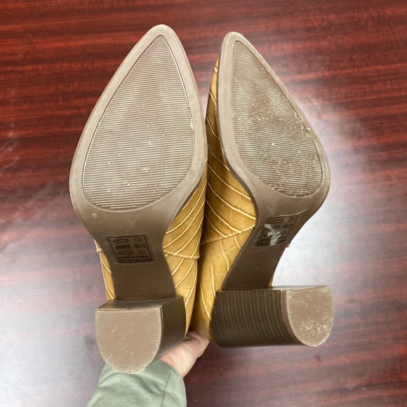 Tan Boots - Picture 4 of 4